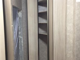Угловой шкаф в прихожую